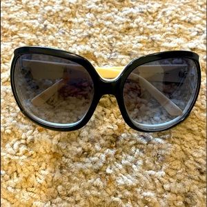 Kate Spade Sunglasses Black and White. No scratches.